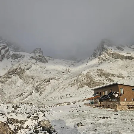 Vandrarhem Refugio Del Meicin Pola de Lena